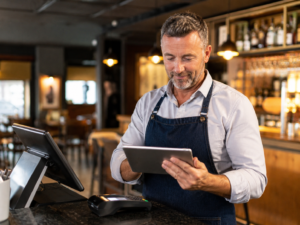 Small business comparing YouLend finance and traditional business loan 